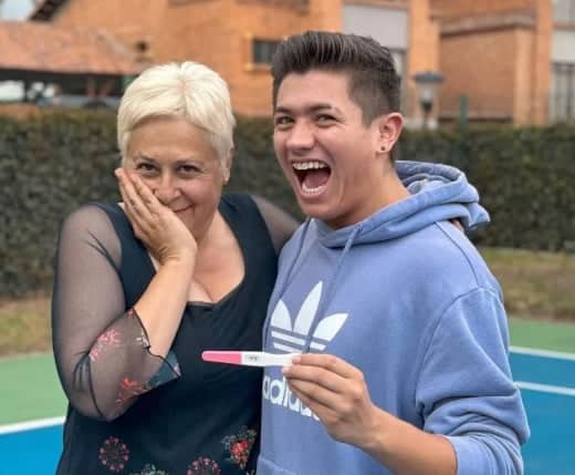 Alina Lozano enceinte, rayonnante aux côtés de Jim Velasquez