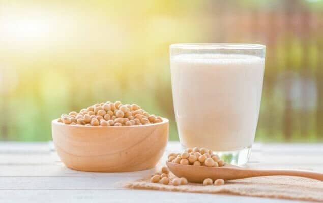 Lait végétal et graines de soja