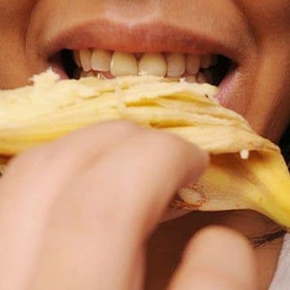 Personne souriante avec des dents blanches