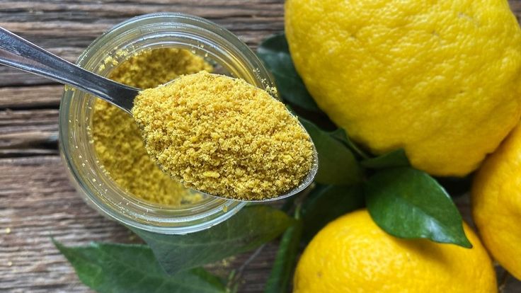 Plats assaisonnés avec de la poudre de citron