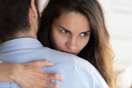 Jeune couple en tension après une dispute
