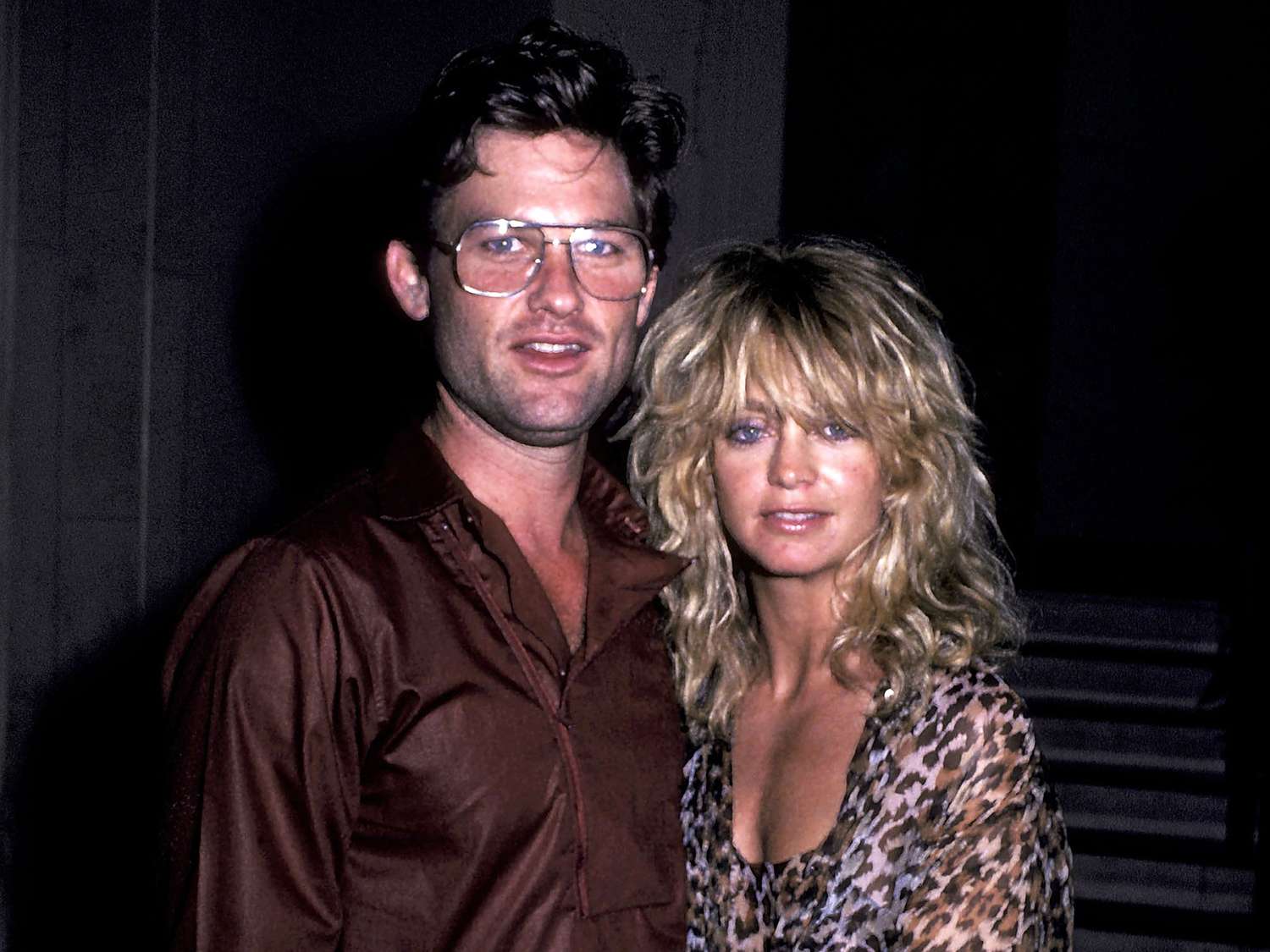 Goldie Hawn et Kurt Russell souriants lors d'une sortie