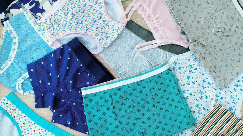 Différents types de sous-vêtements en coton et synthétiques