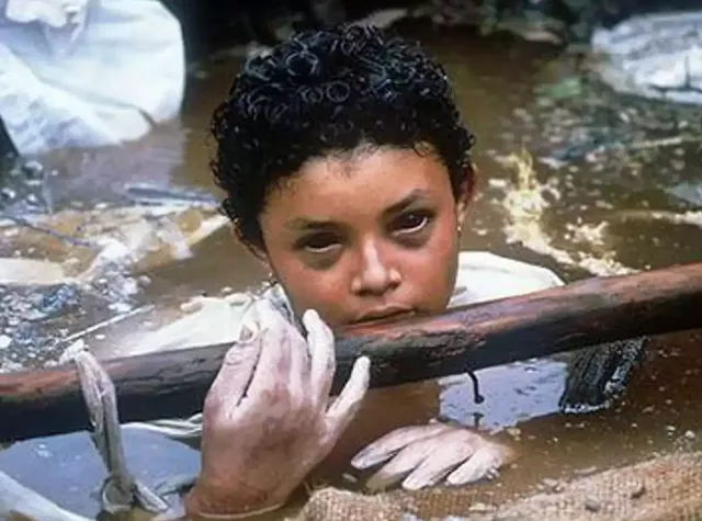 Omayra Sánchez pendant les secours