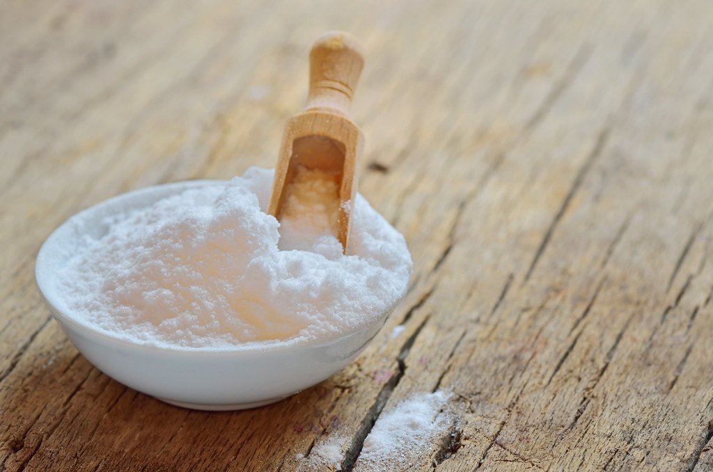 Bicarbonate de soude et vinaigre blanc