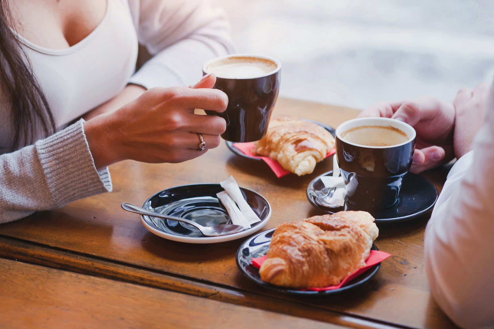 Tasse de café espresso sur une table en bois
