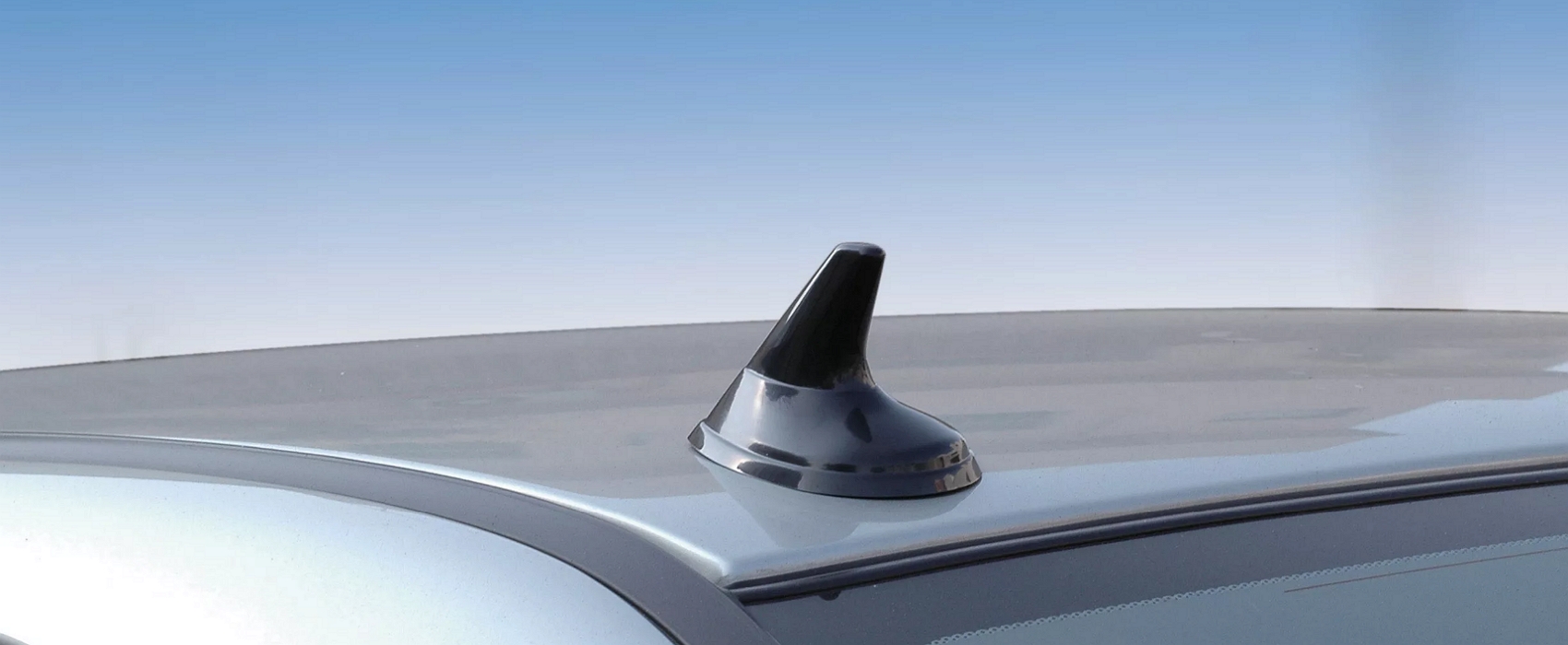 Aileron de requin moderne sur toiture de voiture