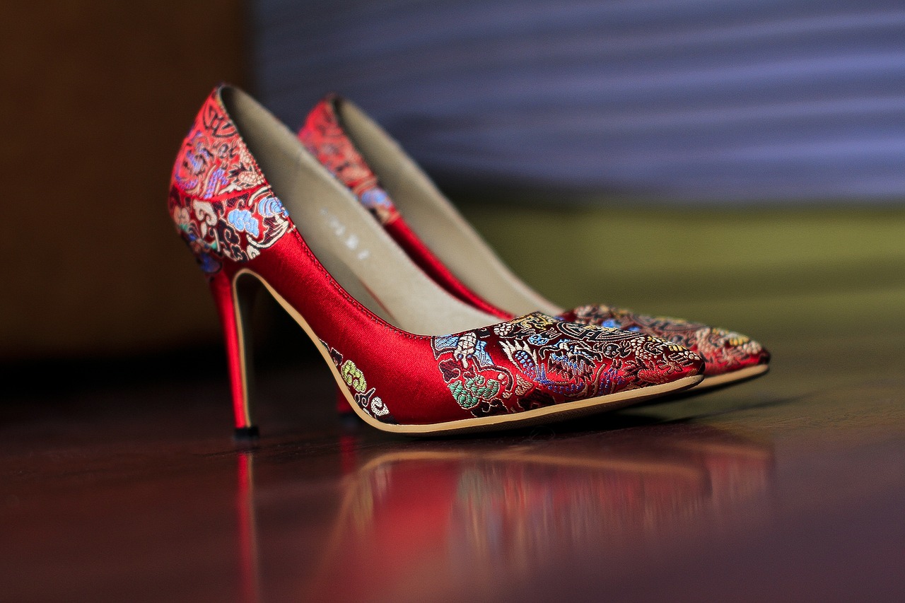 Femme en talons moderne