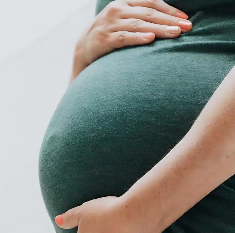 Femme secourue par les équipes médicales