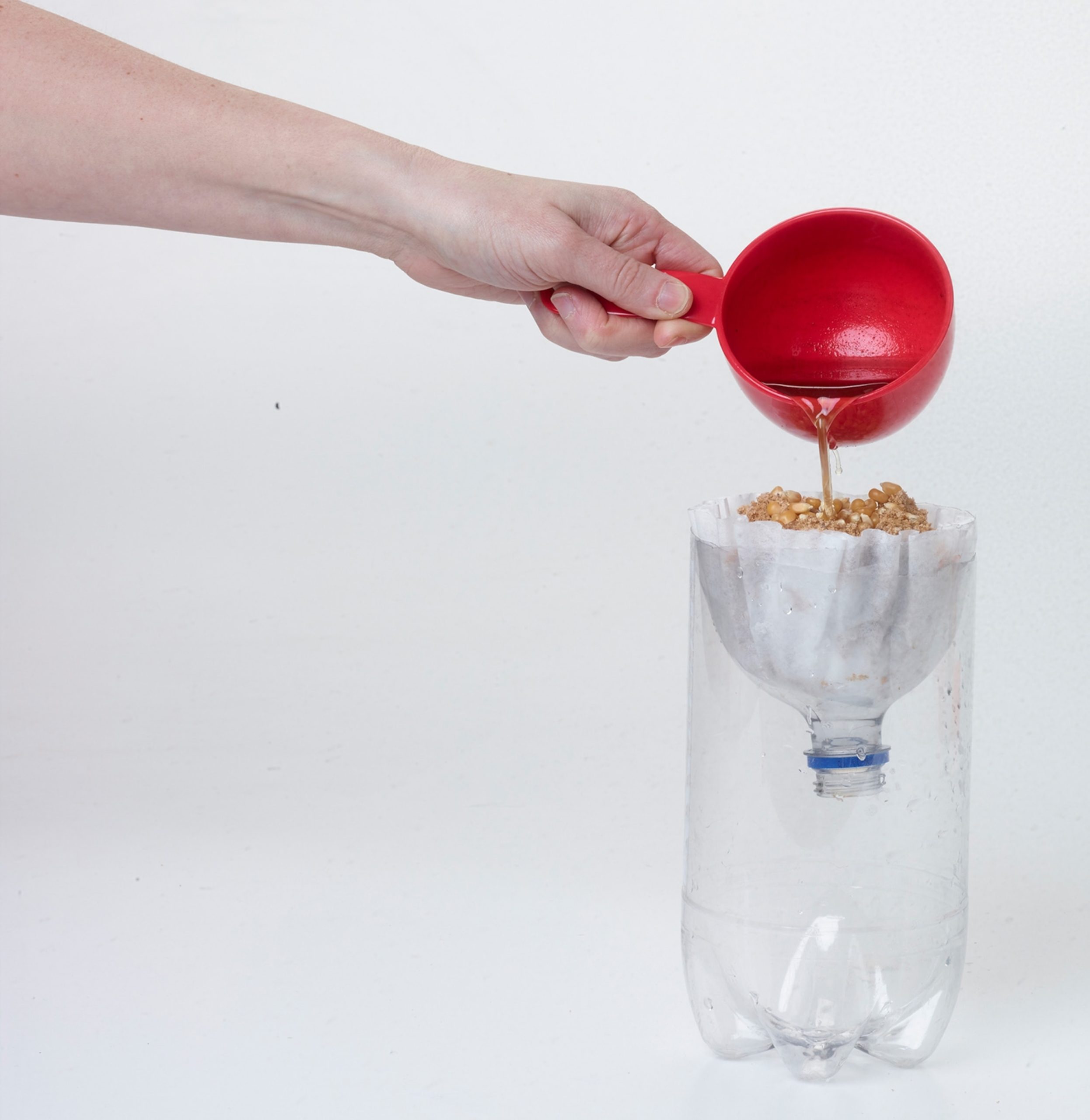Filtre maison dans un évier de cuisine