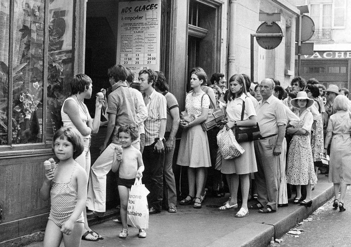 Rencontre imprévue dans un lieu public