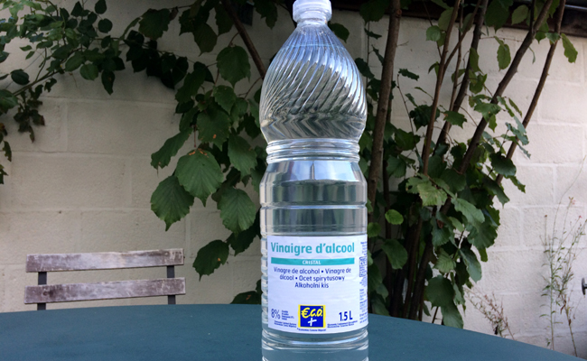 Bouteille de vinaigre blanc