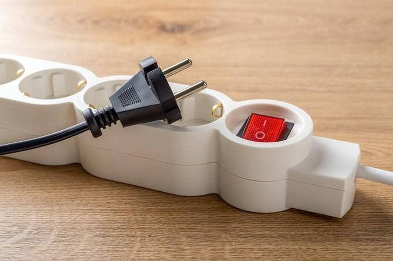 Multiprise utilisée pour des appareils électroniques basse consommation