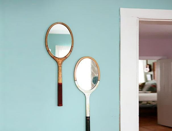 Miroir rond inséré dans une raquette de tennis