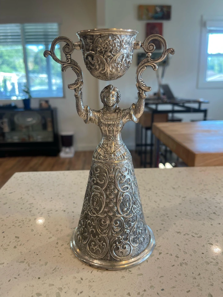 Coupe nuptiale à coupelle pivotante