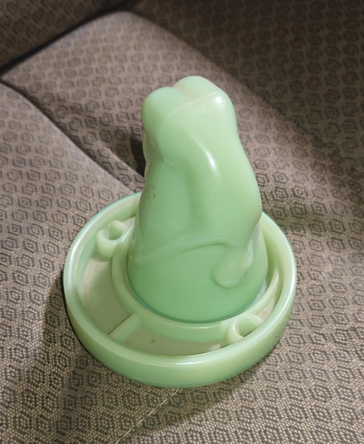 Verre vert pâle avec dessous-de-verre assorti
