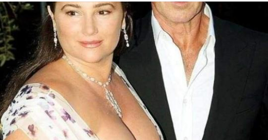 Pierce Brosnan et Keeley Shaye souriants