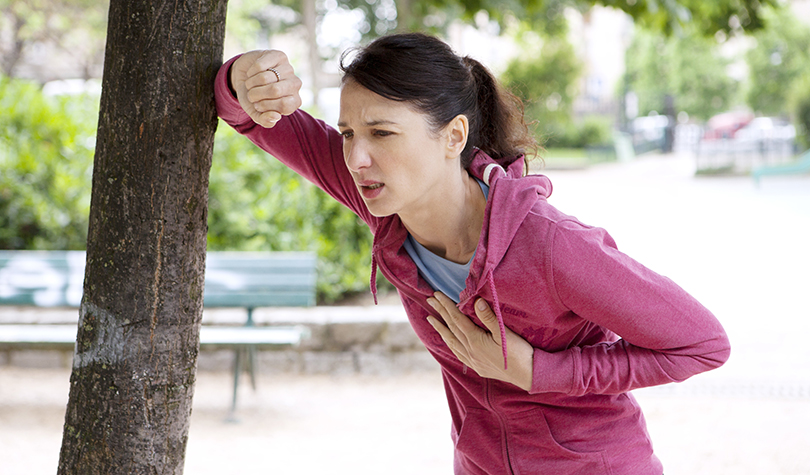 Personne essoufflée après un effort modéré