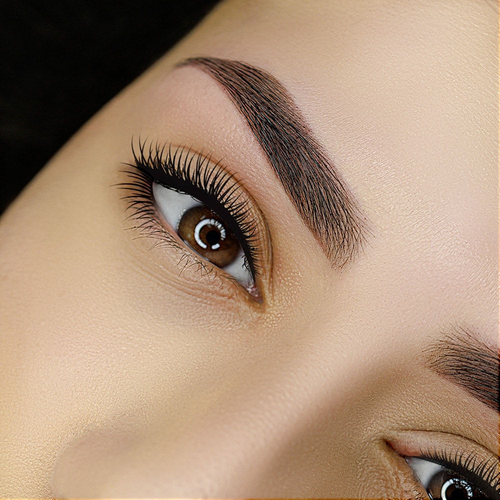Fixation des sourcils avec de la vaseline