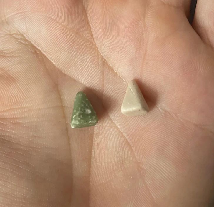 Petites pyramides céramiques industrielles