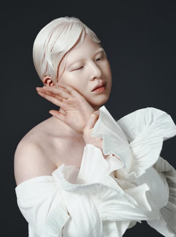 Xueli, jeune mannequin atteinte d'albinisme