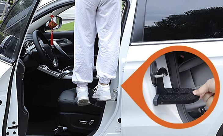 Marchepied pliable fixé au crochet de porte de voiture