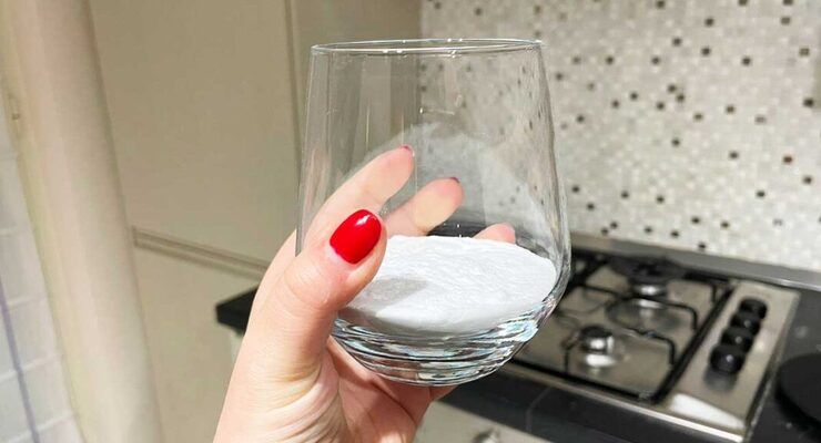 Bicarbonate de soude utilisé pour le nettoyage