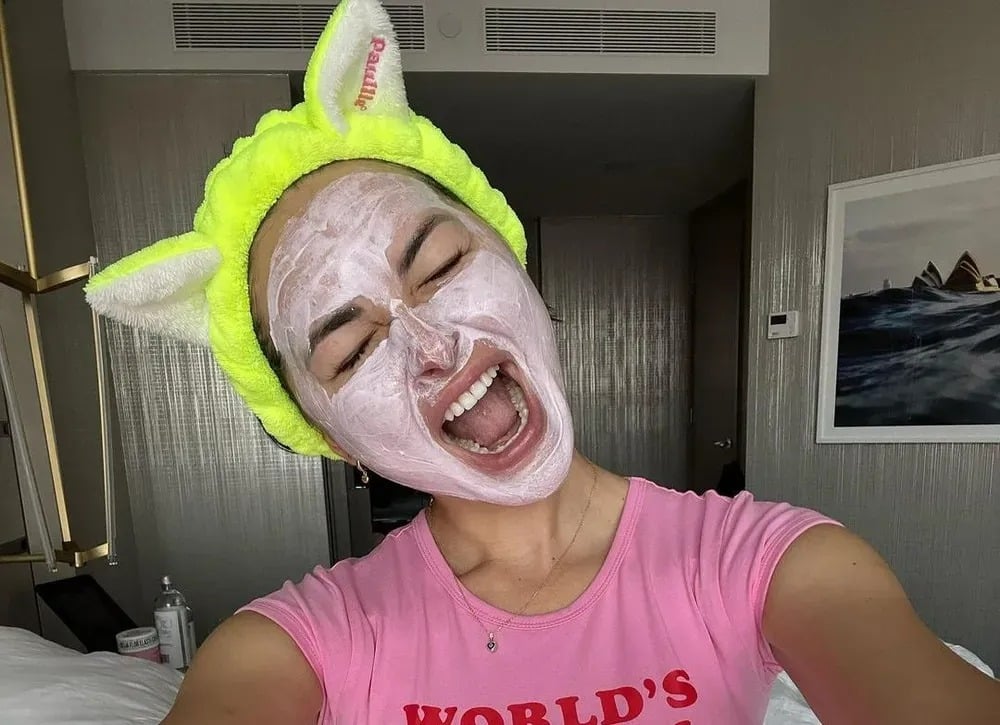 Femme prenant soin de sa peau