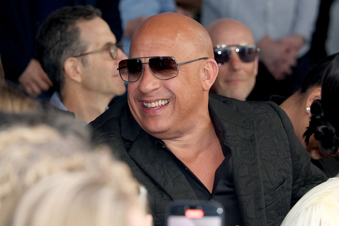 Vin Diesel souriant lors d'une cérémonie sur le Walk of Fame