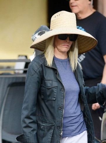 Kim Basinger, expression pensive