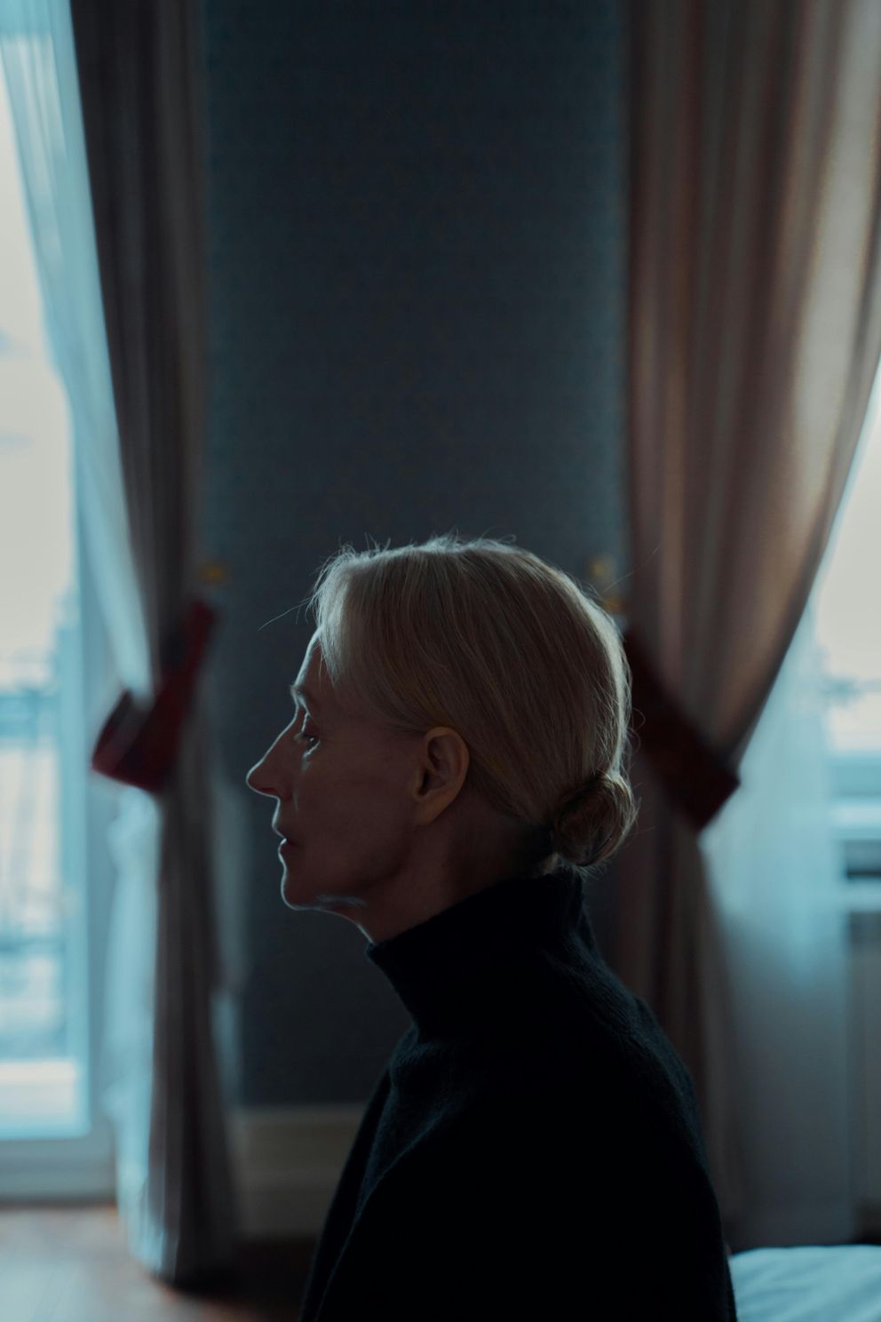 Porte close dans un couloir calme