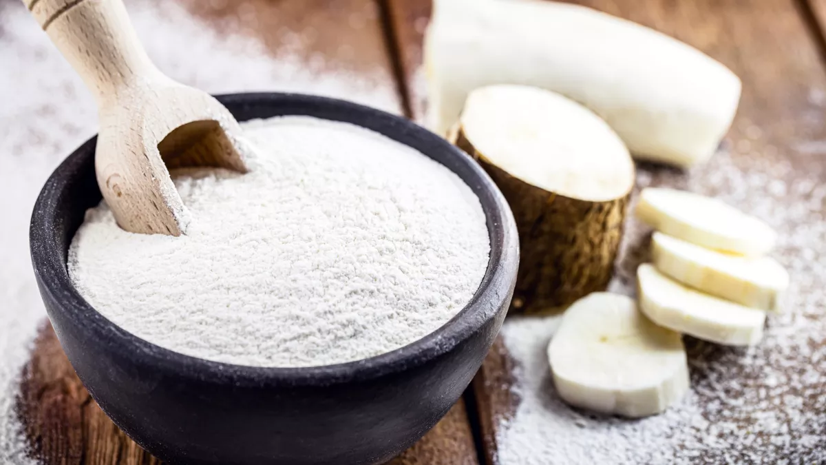 Farine de tapioca et eau, mélange pour engrais naturel